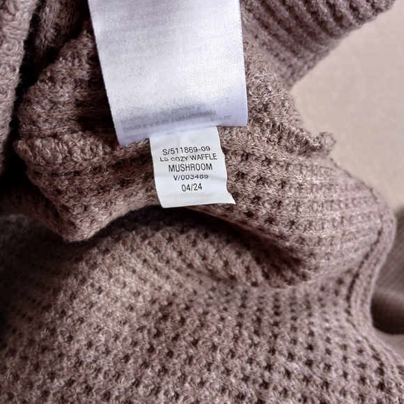 old navy ♡ plush cozy waffle long sleeve shirt - Picture 8 of 8